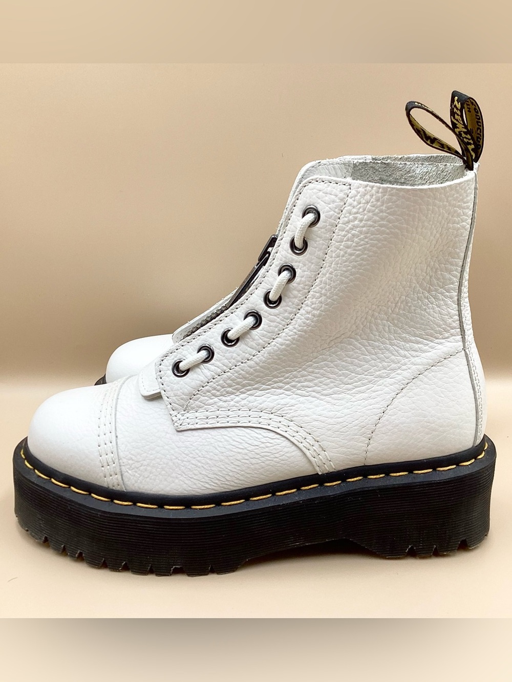 Like New Dr. Martens White Leather Sinclair Platform Lace-Up Boots Size 8 - Picture 1 of 11